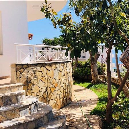 Apartments On The Beach Саранде Екстериор снимка