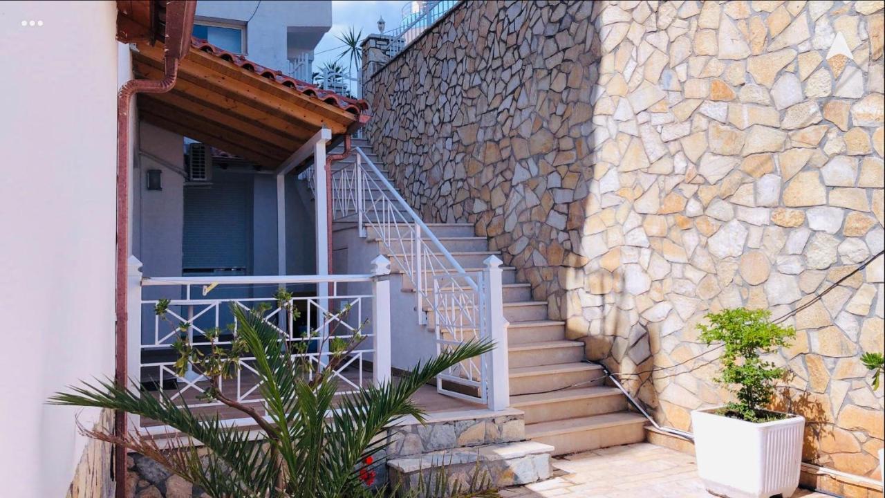 Apartments On The Beach Саранде Екстериор снимка
