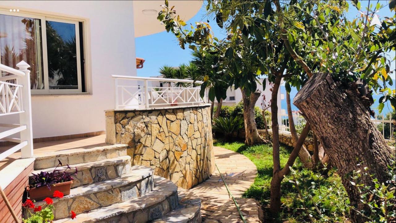 Apartments On The Beach Саранде Екстериор снимка