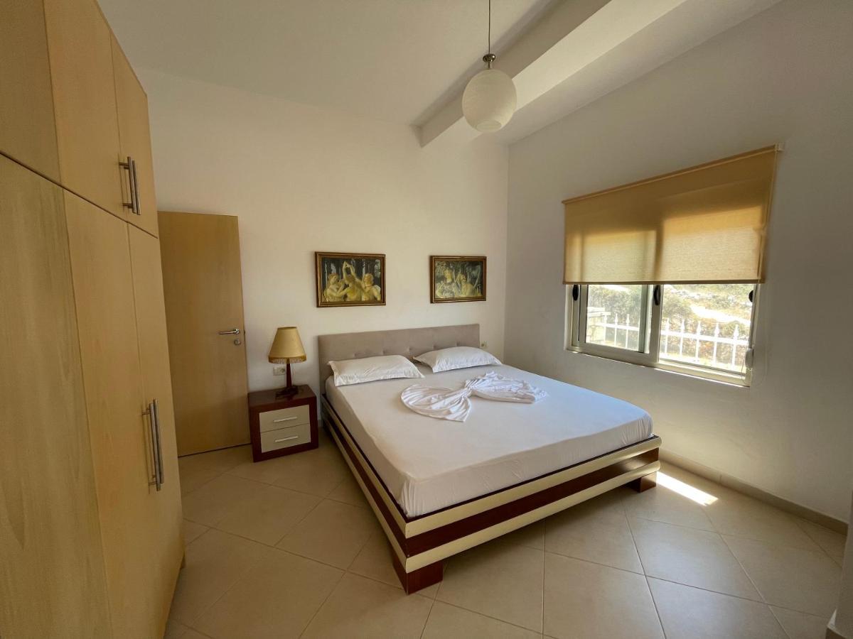 Apartments On The Beach Саранде Екстериор снимка
