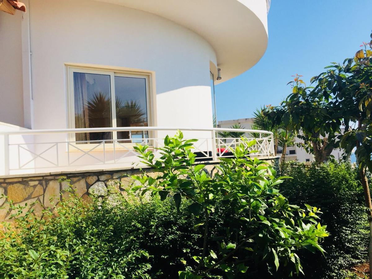 Apartments On The Beach Саранде Екстериор снимка