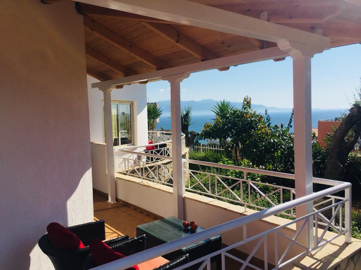 Apartments On The Beach Саранде Екстериор снимка