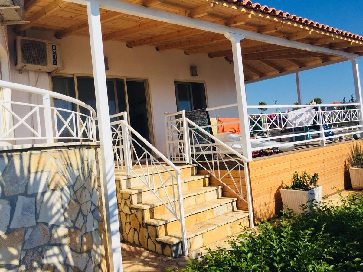 Apartments On The Beach Саранде Екстериор снимка