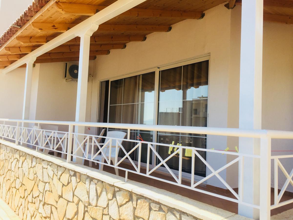Apartments On The Beach Саранде Екстериор снимка