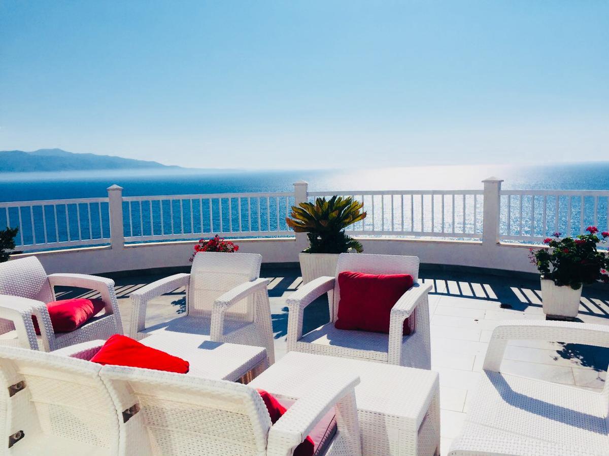 Apartments On The Beach Саранде Екстериор снимка