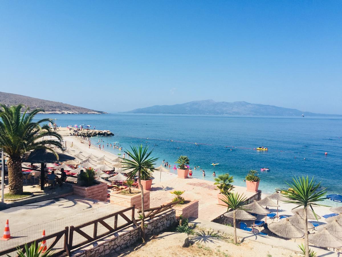 Apartments On The Beach Саранде Екстериор снимка