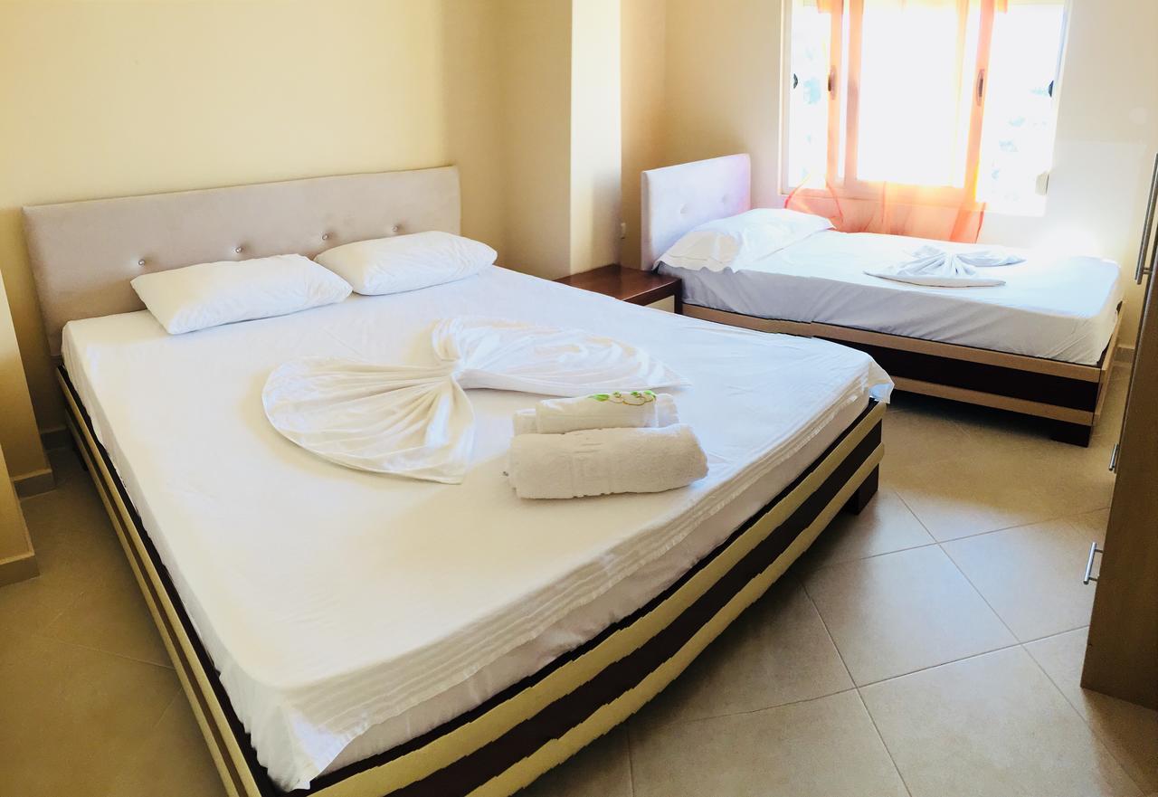Apartments On The Beach Саранде Екстериор снимка