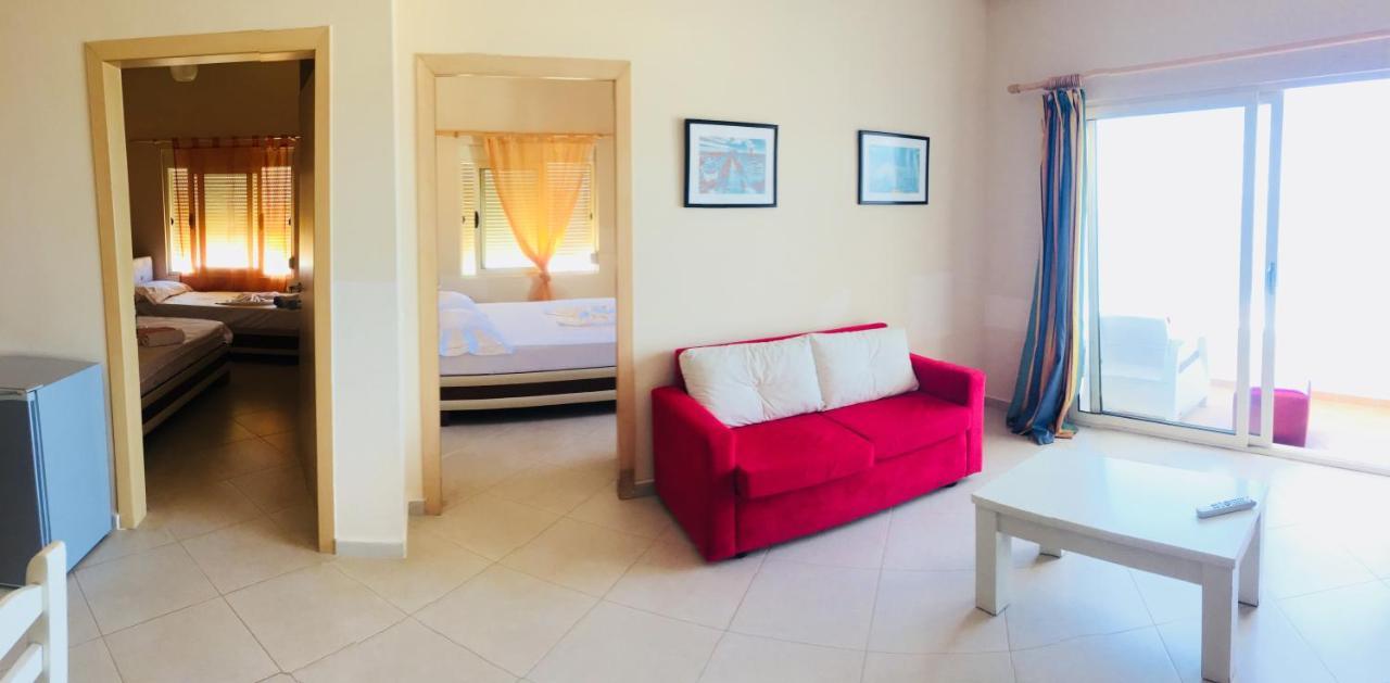 Apartments On The Beach Саранде Екстериор снимка