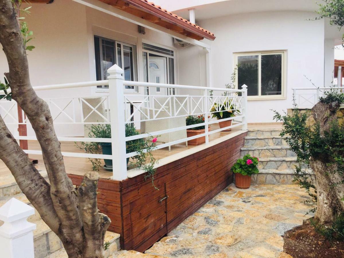 Apartments On The Beach Саранде Екстериор снимка