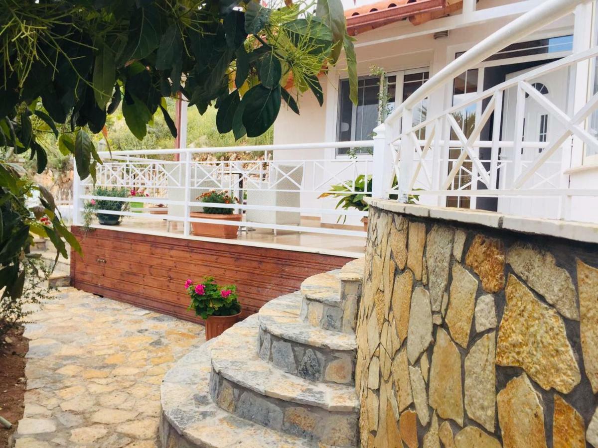 Apartments On The Beach Саранде Екстериор снимка