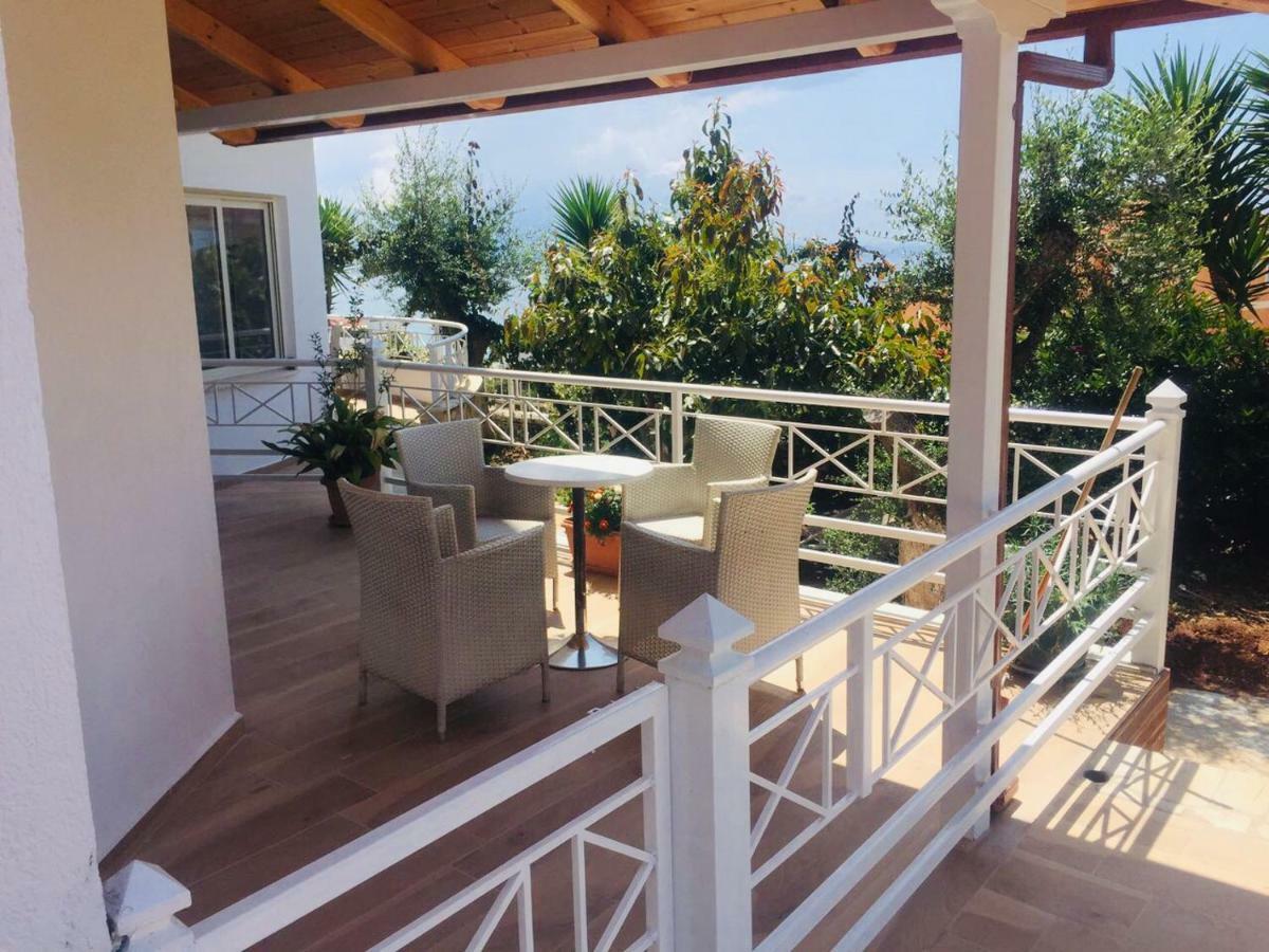 Apartments On The Beach Саранде Екстериор снимка