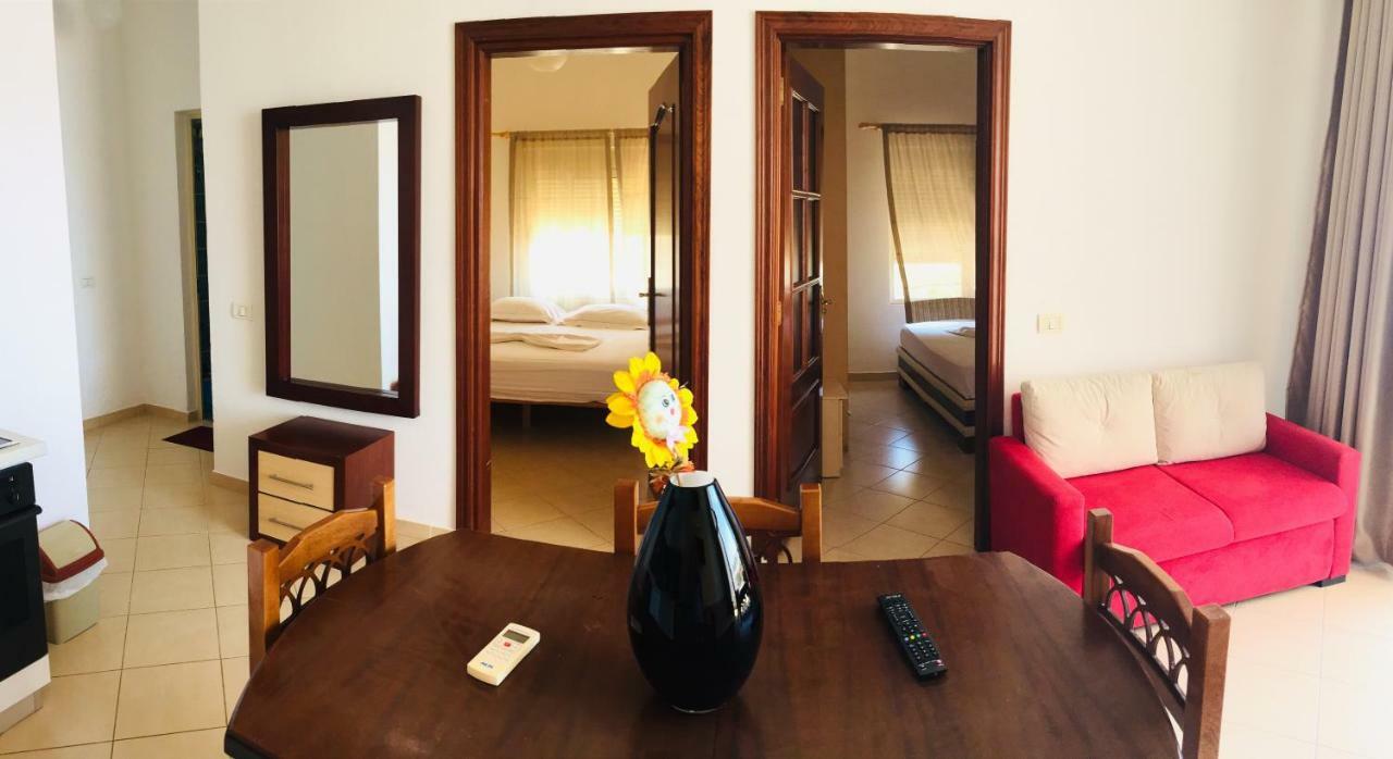 Apartments On The Beach Саранде Екстериор снимка